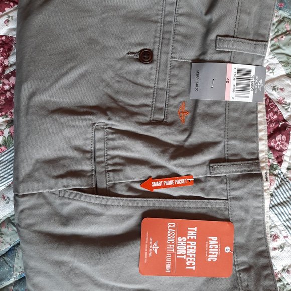 Men's Docker Shorts Classic Flat Front 40 NWT - Picture 2 of 4